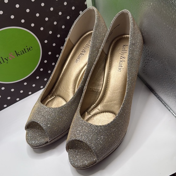 Kelly & Katie Doreen Gold Fabric Peep Toe Heels Size 6.5 Elegant Evening Shoes - Picture 2 of 10